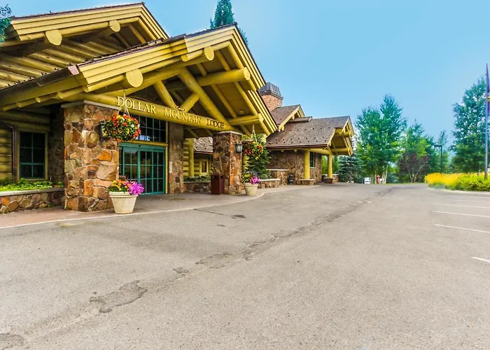 Single Level Ranch Condo In Elkhorn