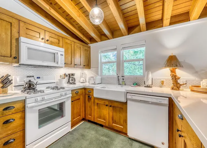 Single Level Ranch Condo In Elkhorn