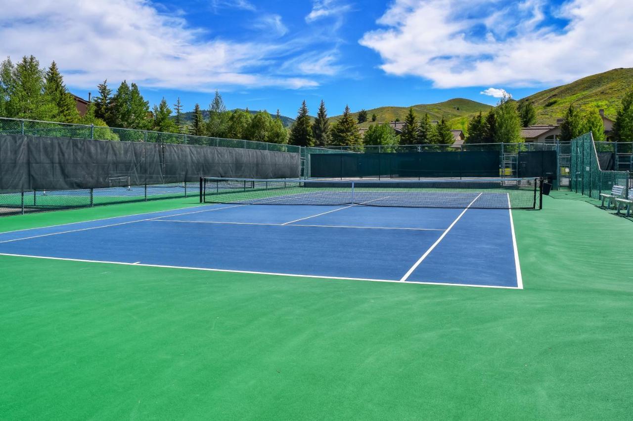 Single Level Ranch In Elkhorn *