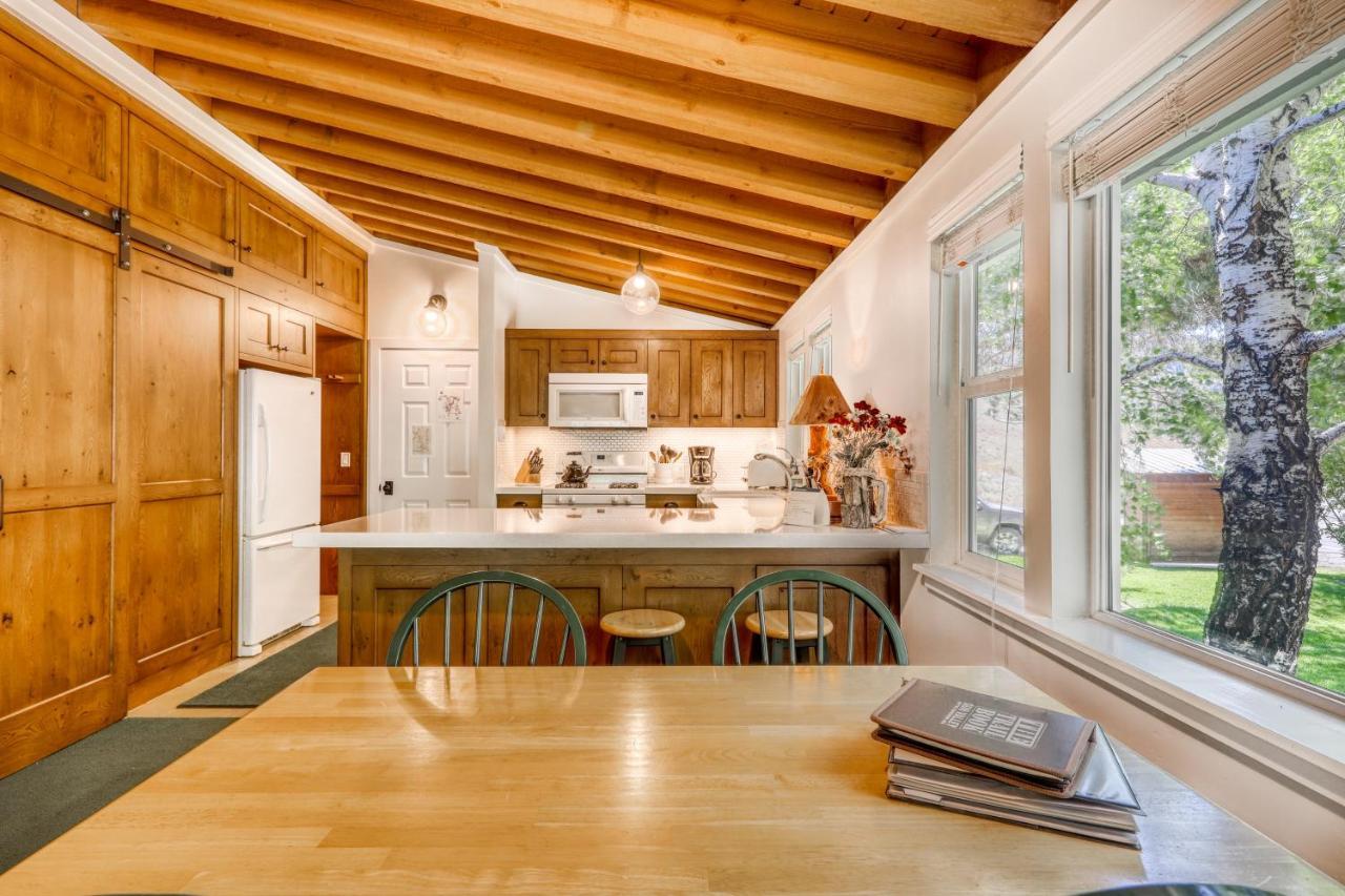 Single Level Ranch In Elkhorn Apartment *