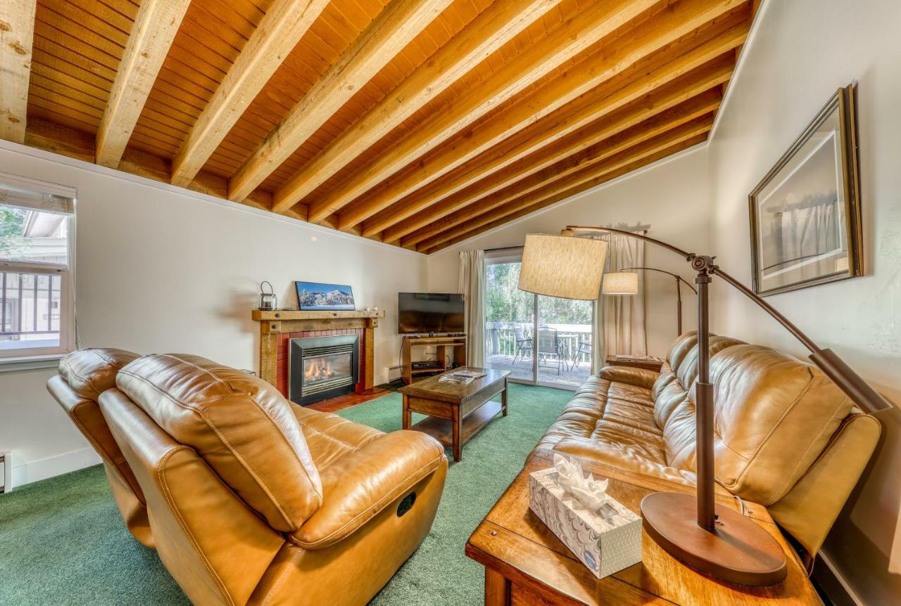 Single Level Ranch In Elkhorn Apartment *