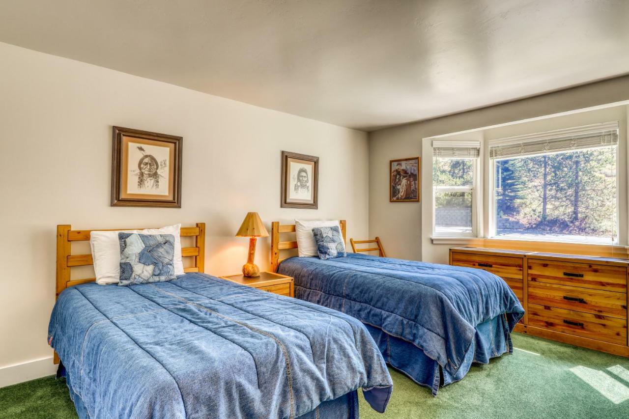 Single Level Ranch In Elkhorn Apartment *
