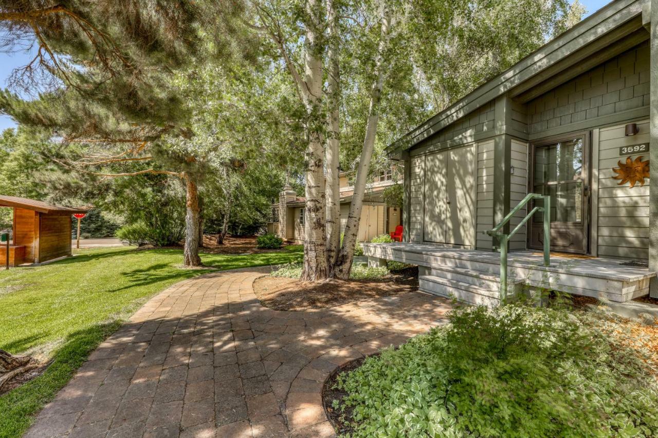 Apartment Single Level Ranch In Elkhorn